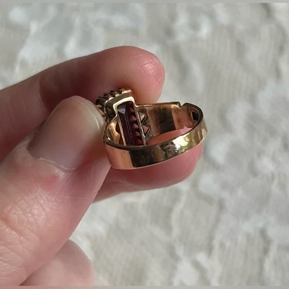 Antique Emerald Cut Garnet Ring, 14K Gold Engraved Claw Setting, Victorian